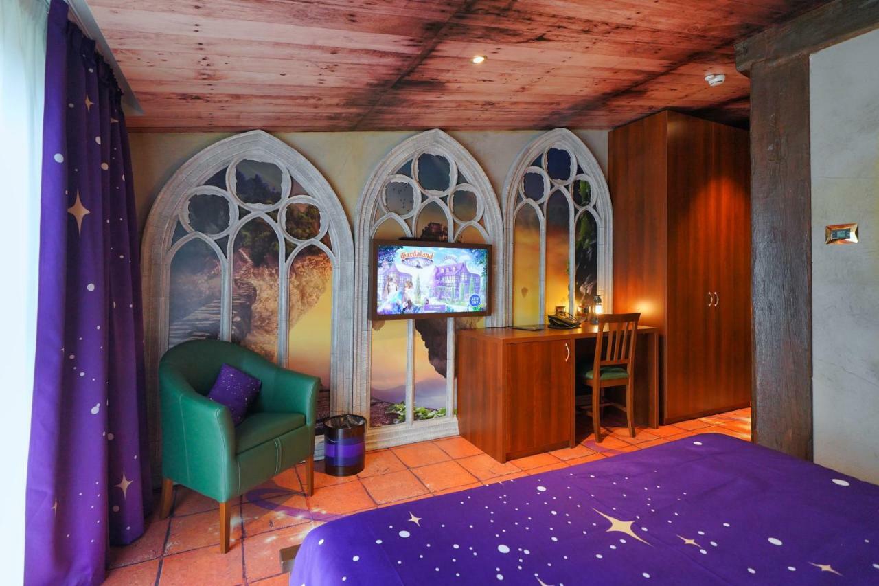 Camera Superior Wizard House